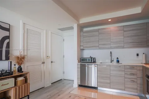 121 NE 34th St # 2711, Miami FL 33137
