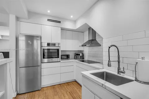 810 11th Street # 102, Miami Beach FL 33139