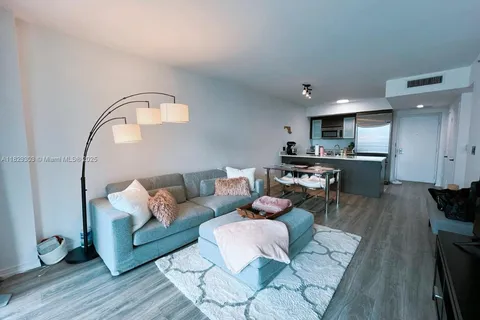 55 SE 6th St # 2304, Miami FL 33131