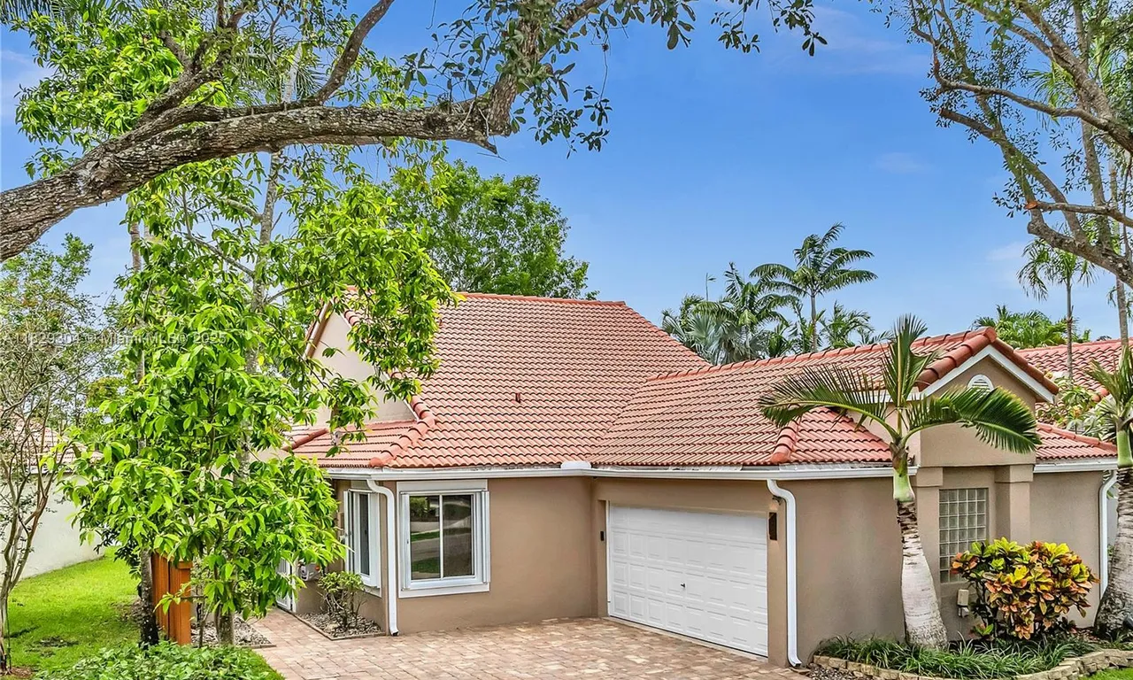 321 NW 100th Ave, Plantation FL 33324