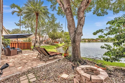 321 NW 100th Ave, Plantation FL 33324