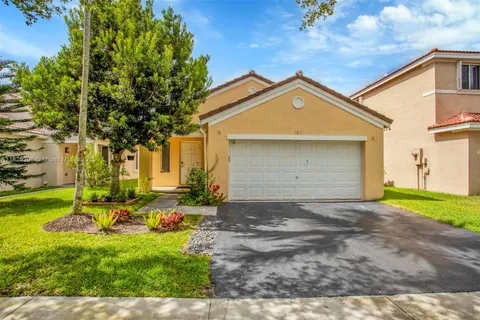1611 Palermo Dr, Weston FL 33327