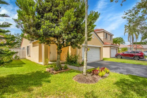 1611 Palermo Dr, Weston FL 33327