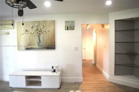 9355 SW 181st St, Palmetto Bay FL 33157