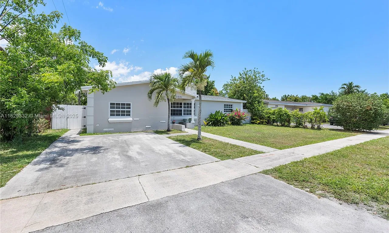 3301 NW 42nd St, Lauderdale Lakes FL 33309