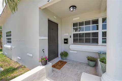 3301 NW 42nd St, Lauderdale Lakes FL 33309