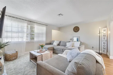 3301 NW 42nd St, Lauderdale Lakes FL 33309