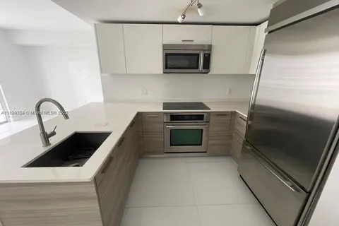 1300 Brickell Bay Dr # 1611, Miami FL 33131