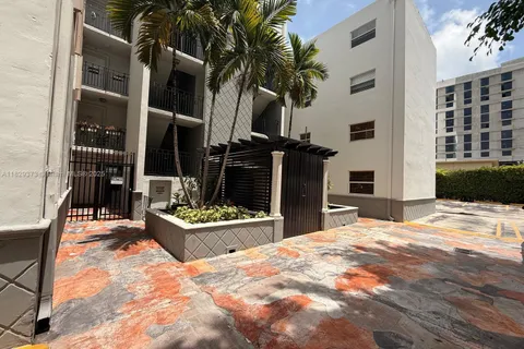 444 SW 4th St # 302, Miami FL 33130