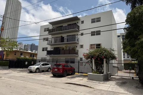 444 SW 4th St # 302, Miami FL 33130