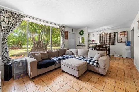 20350 SW 182nd Ave, Miami FL 33187