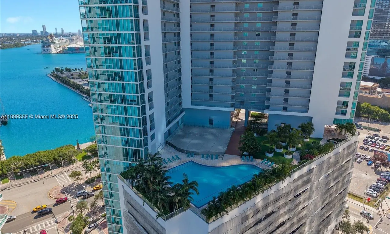 888 Biscayne Blvd # 2201, Miami FL 33132