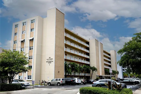 319 NE 14th Ave # 505, Hallandale Beach FL 33009