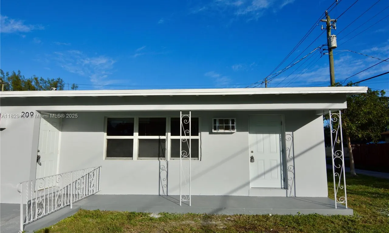 209 SW 14th St # 2, Dania Beach FL 33004