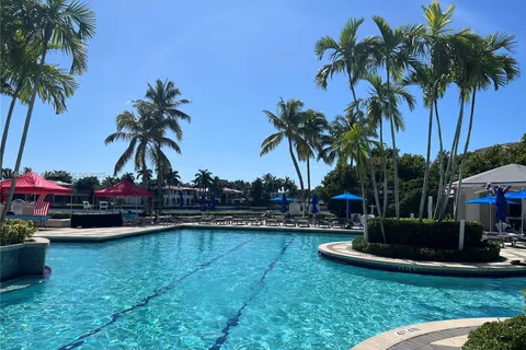 21050 Point Pl # 702, Aventura FL 33180
