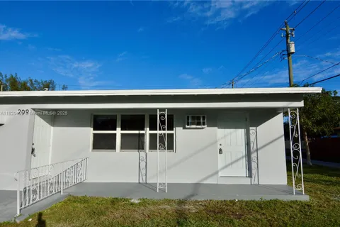 209 SW 14th St # 3, Dania Beach FL 33004