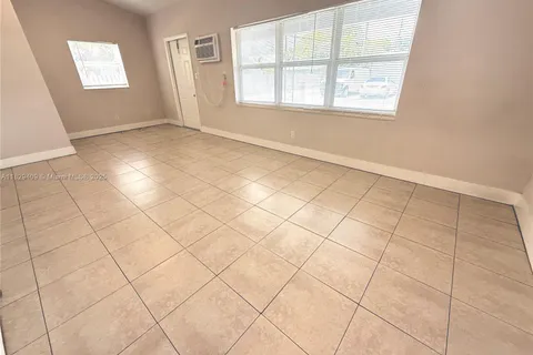 209 SW 14th St # 3, Dania Beach FL 33004