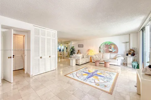 5701 Collins Ave # 417, Miami Beach FL 33140