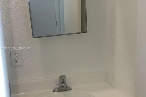 4820 NW 9th Dr # 4820, Plantation FL 33317