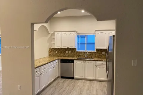 5521 SW 158th Ct, Miami FL 33185