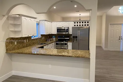 5521 SW 158th Ct, Miami FL 33185
