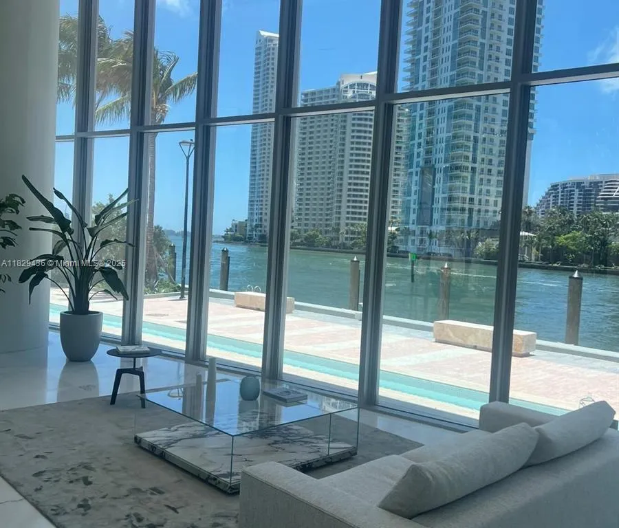 300 Biscayne Boulevard Way # 5009W, Miami FL 33131