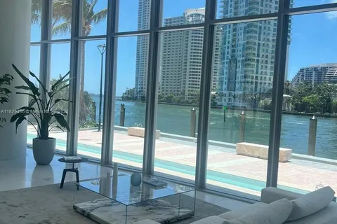 300 Biscayne Boulevard Way # 5009W, Miami FL 33131