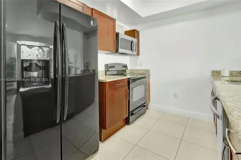 7275 SW 90th Way # 413, Miami FL 33156