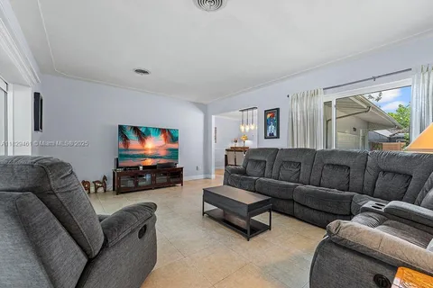 13530 SW 77 Ave, Pinecrest FL 33156