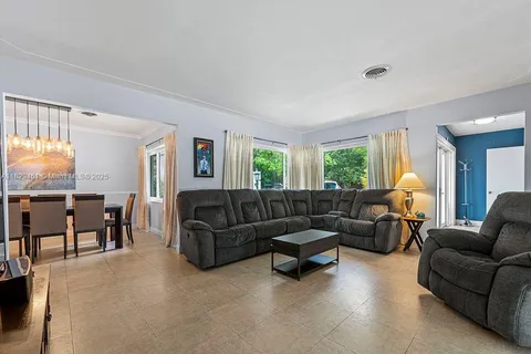 13530 SW 77 Ave, Pinecrest FL 33156