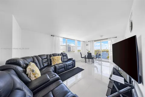 3161 S Ocean Dr # 1510, Hallandale Beach FL 33009