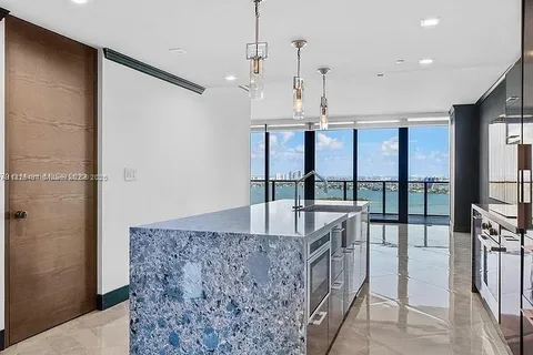 650 NE 32nd St # 3003, Miami FL 33137