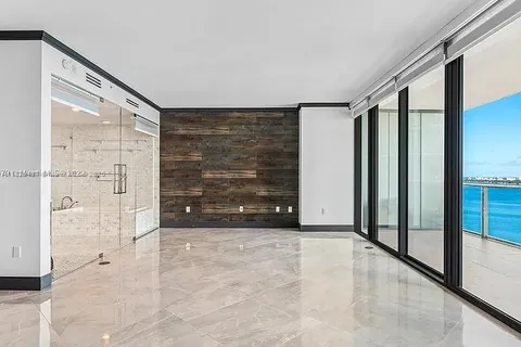 650 NE 32nd St # 3003, Miami FL 33137