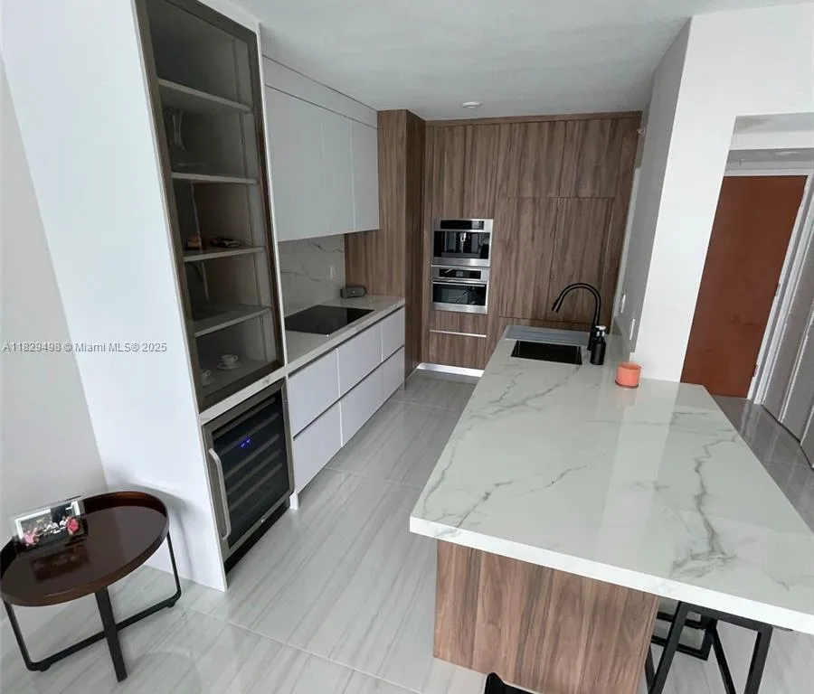 31 SE 5th St # 3103, Miami FL 33131