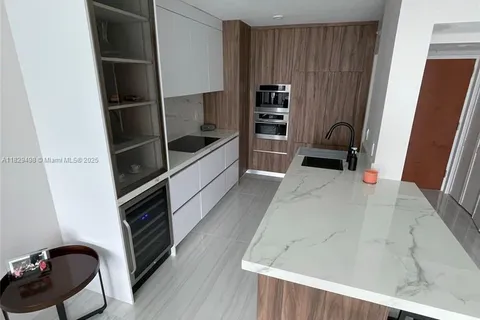 31 SE 5th St # 3103, Miami FL 33131