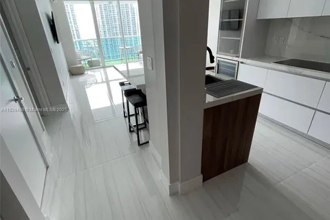 31 SE 5th St # 3103, Miami FL 33131
