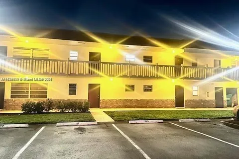 4169 SW 67th Ave # 112A, Davie FL 33314