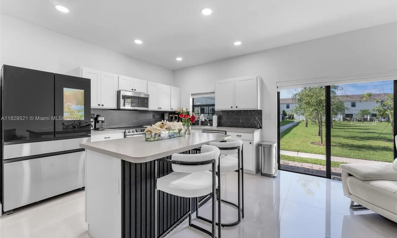 617 SW 11th St, Florida City FL 33034