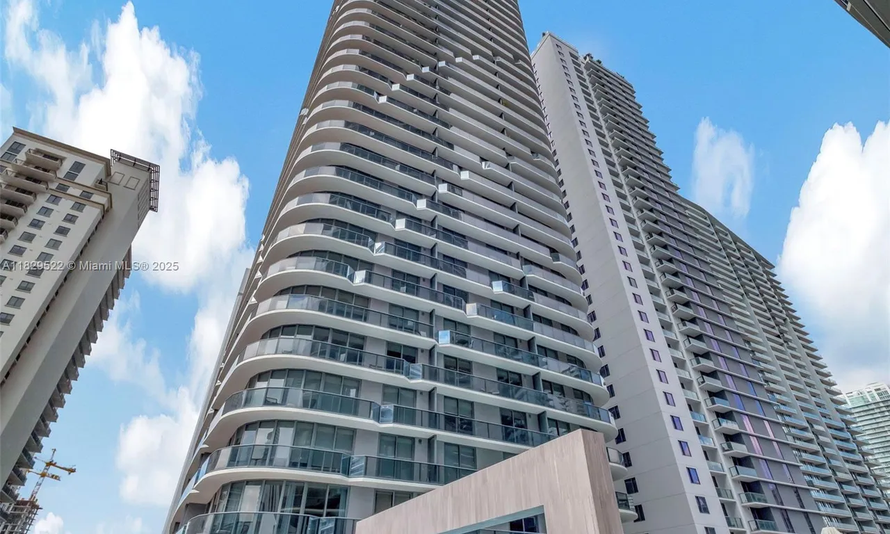 55 SW 9th St # 3908, Miami FL 33130