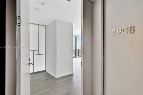 55 SW 9th St # 3908, Miami FL 33130