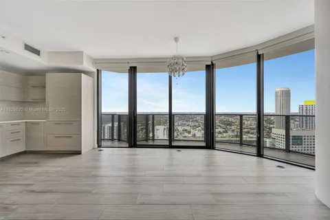 55 SW 9th St # 3908, Miami FL 33130