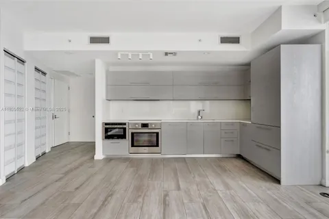 55 SW 9th St # 3908, Miami FL 33130