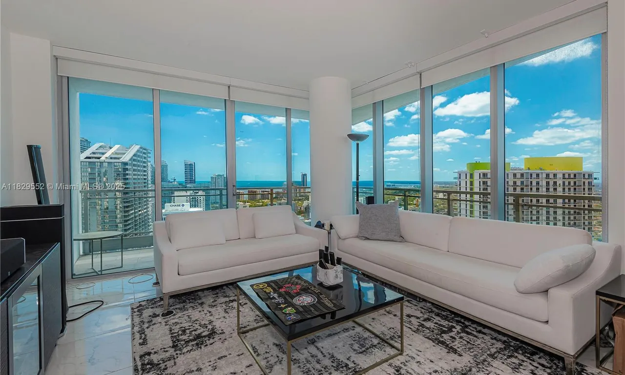 92 SW 3rd St # 4605, Miami FL 33130