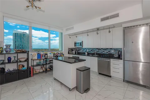 92 SW 3rd St # 4605, Miami FL 33130