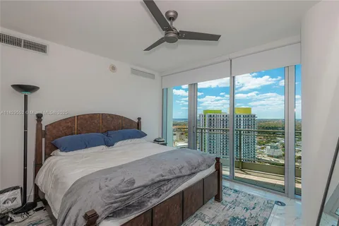92 SW 3rd St # 4605, Miami FL 33130
