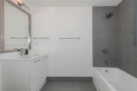 92 SW 3rd St # 4605, Miami FL 33130