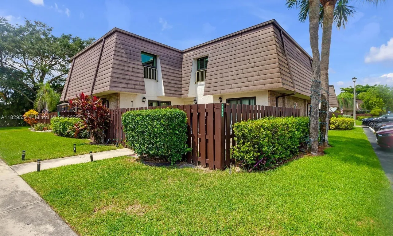 2552 NW 99th Ave, Coral Springs FL 33065