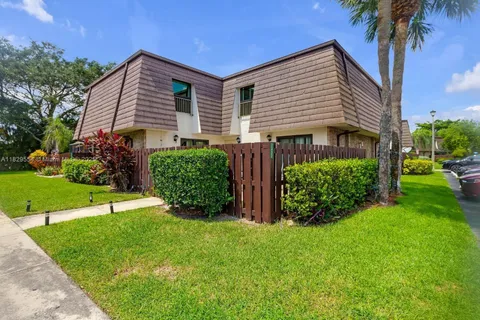 2552 NW 99th Ave, Coral Springs FL 33065