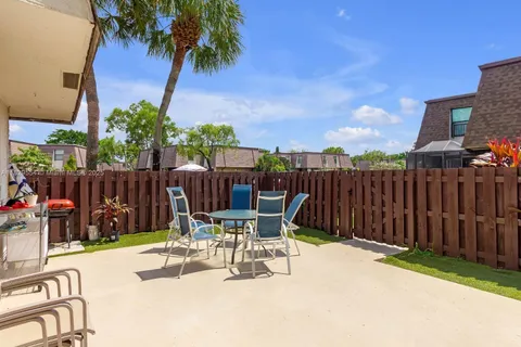 2552 NW 99th Ave, Coral Springs FL 33065