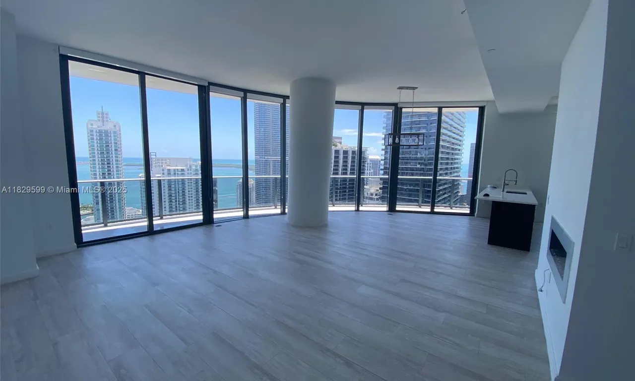 45 SW 9th St # 4503, Miami FL 33130